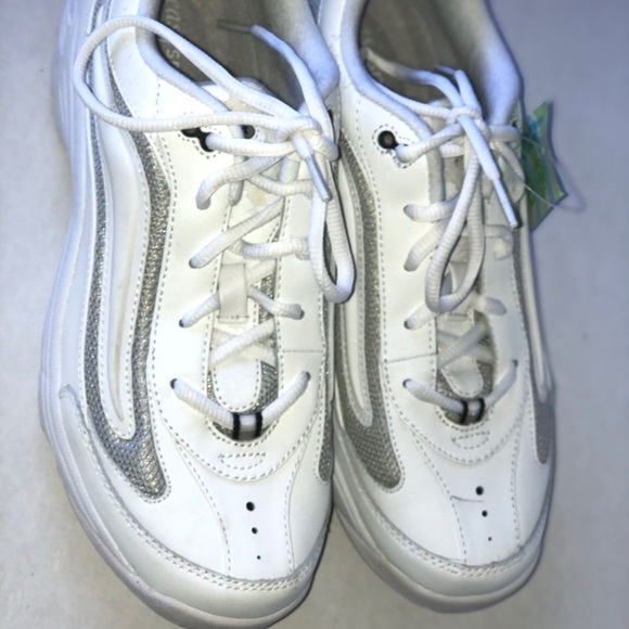 elon Shoes - Women’s ELON easy spirit sneakers